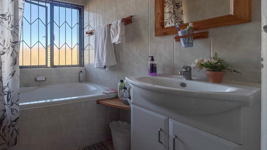 To Let 2 Bedroom Property for Rent in Melodie North West